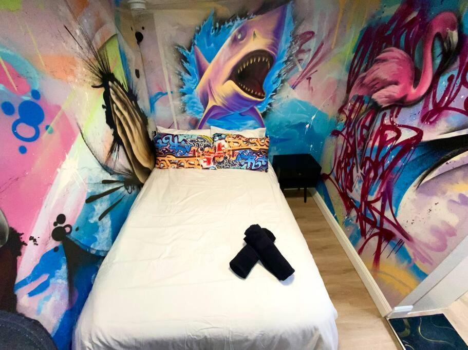 Cozy & Colorful Miami Art Canvas W/Hottub & Murals מראה חיצוני תמונה