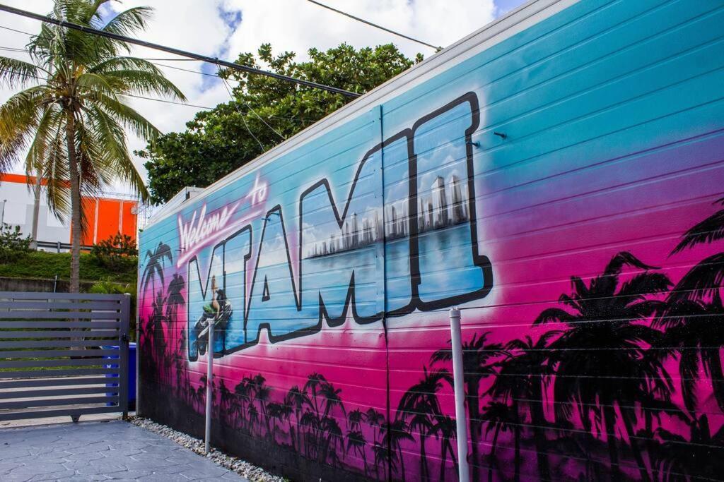 Cozy & Colorful Miami Art Canvas W/Hottub & Murals מראה חיצוני תמונה
