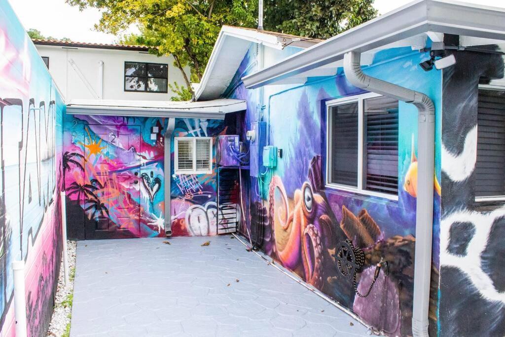 Cozy & Colorful Miami Art Canvas W/Hottub & Murals מראה חיצוני תמונה