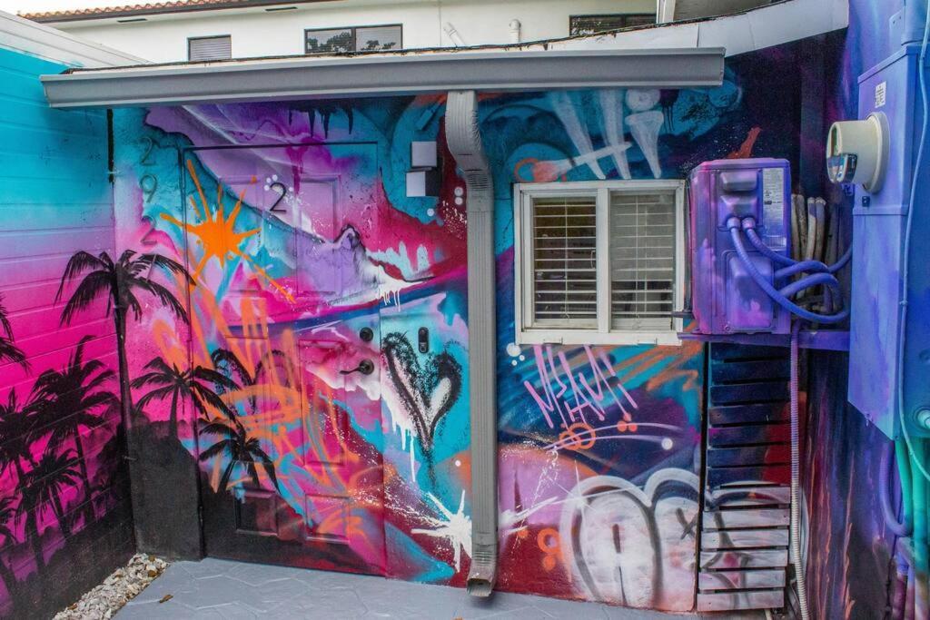Cozy & Colorful Miami Art Canvas W/Hottub & Murals מראה חיצוני תמונה