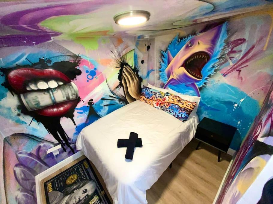 Cozy & Colorful Miami Art Canvas W/Hottub & Murals מראה חיצוני תמונה